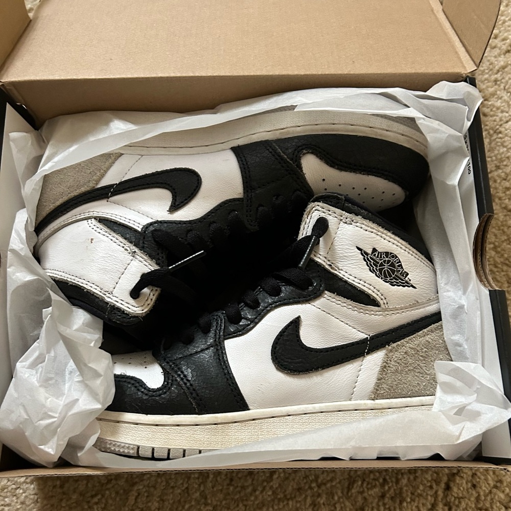 Jordan 1 retro high “haze grey” size 5